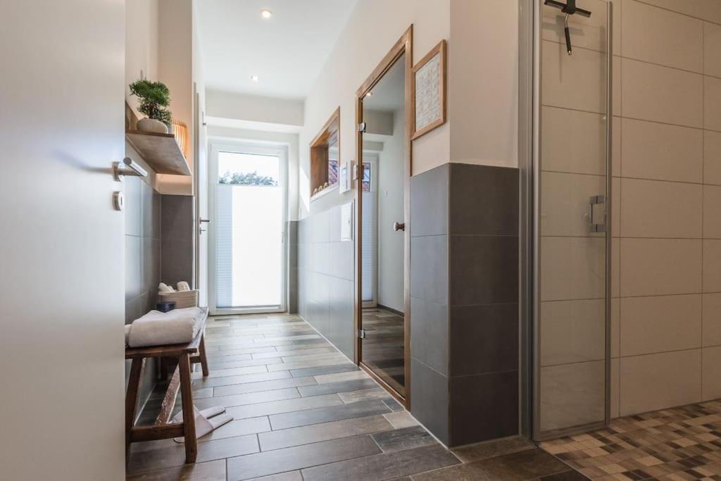 5 Sterne-Ferienhaus Eisvogel Am See Mit Sauna Und Kamin Krakow am See Zewnętrze zdjęcie